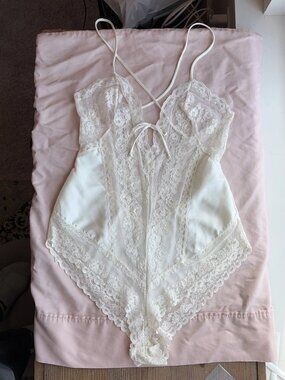 Vintage Formfit Ivory Lace Teddy Bodysuit Sz 34 (10–12) see note Made in USA